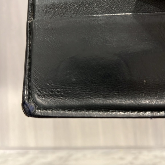 REHAB Gucci Bifold Wallet in Green Patent Leather - Corner Repair Needed - Picture 6 of 9